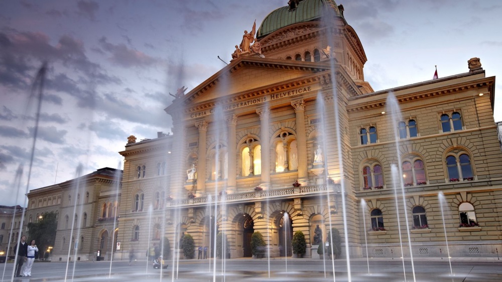 Bundeshaus mit Fontäne