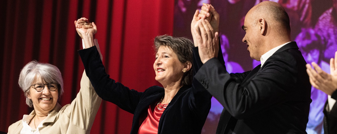 Elisabeth Baume-Schneider, Simonetta Sommaruga, Alain Berset am Parteitag in Freiburg