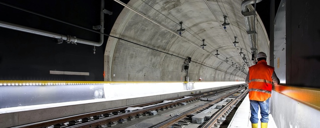 Symbolbild Arbeiter im Tunnel